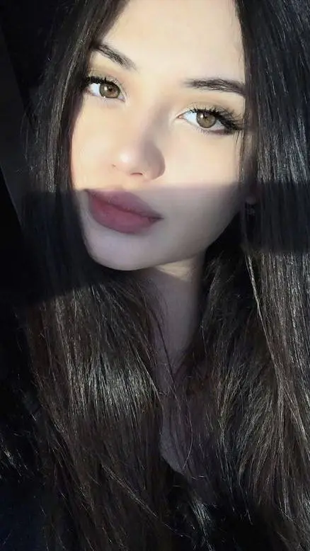 ai character: ♥lisa♥ background