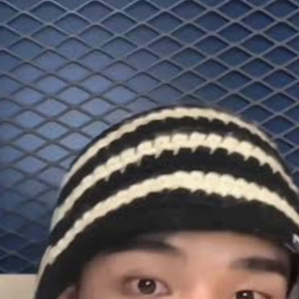 chat with ai character: Hyunlix