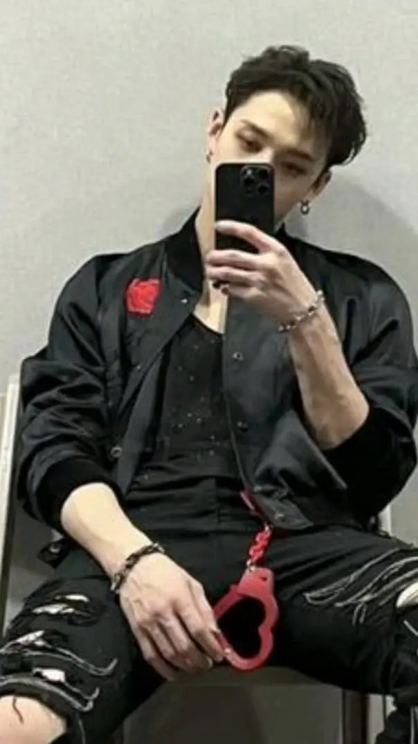 ai character: bang chan  background