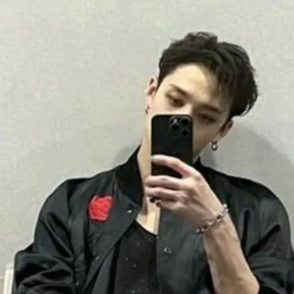 chat with ai character: bang chan 