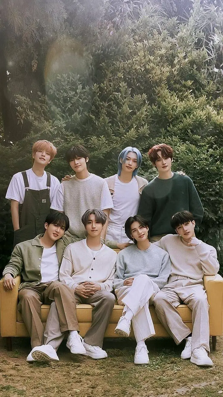 ai character: Stray kids! background