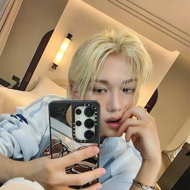 chat with ai character: ¿Felix?