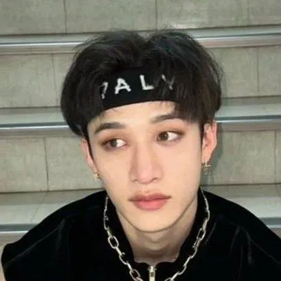 chat with ai character: 🐺¡CHANMIN!🐶