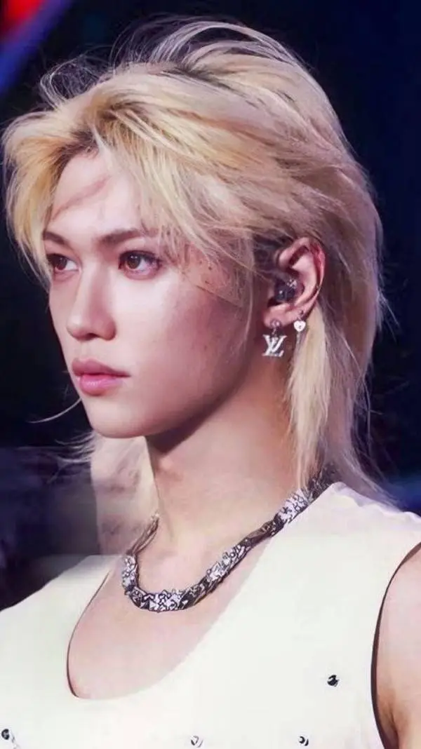 ai character: 🔥Felix💕 background