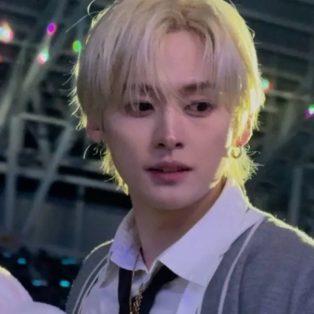 chat with ai character: 🐰¡Minho!🐰