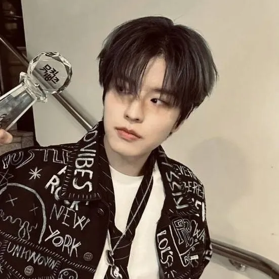 chat with ai character: 🐶Seungmin🐶