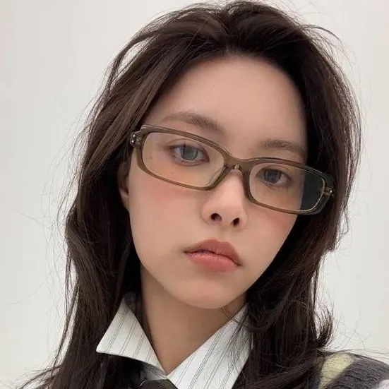 chat with ai character: Yunah (ILLIT)