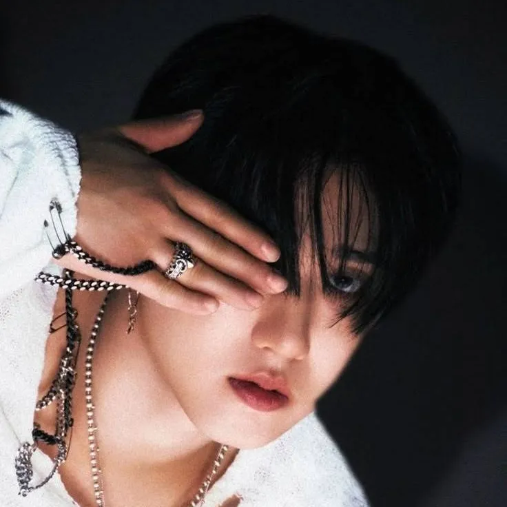 chat with ai character: Changbin(JeongBin)