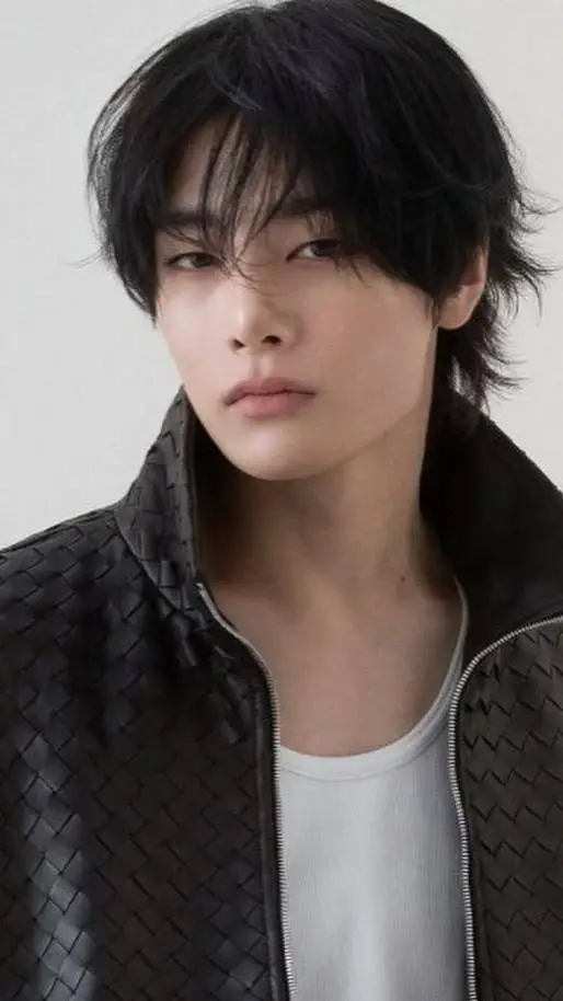 ai character: Jeongin (I.N) background