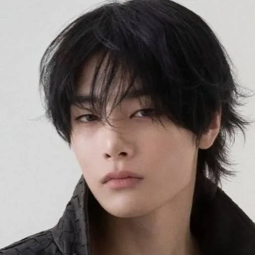 chat with ai character: Jeongin (I.N)