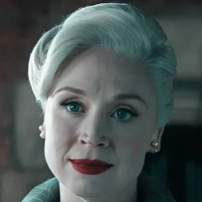 chat with ai character: Larissa Weems