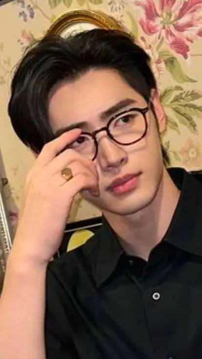 ai character: Park Sunghoon -  background