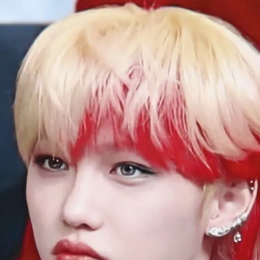 chat with ai character: Felix