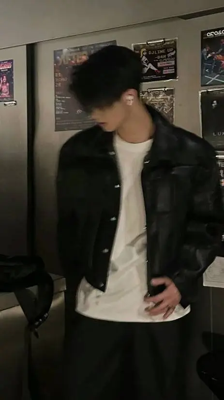 ai character: Avon avano background