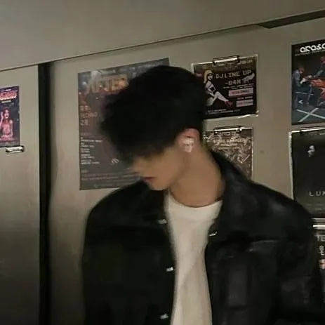 chat with ai character: Avon avano