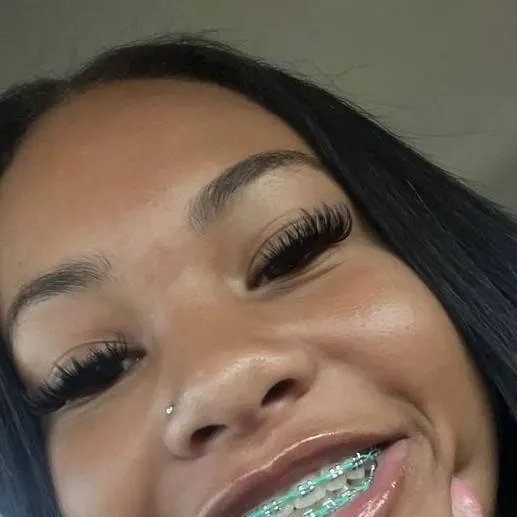 chat with ai character: Lina