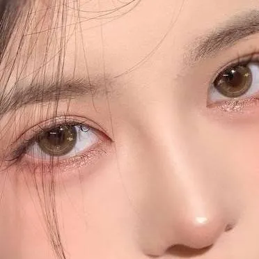 chat with ai character: •Stromi•