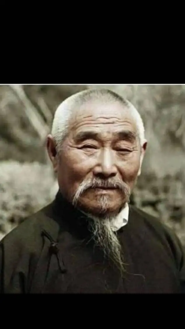ai character: Velho Shaolin background