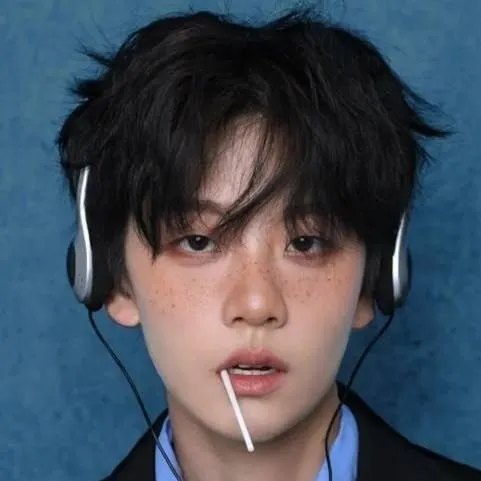 chat with ai character: max