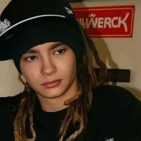 chat with ai character: tom kaulitz 