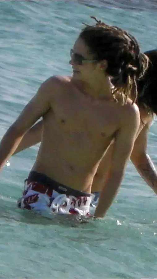 ai character: Tom kaulitz  background