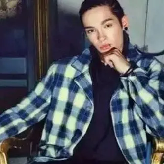 chat with ai character: tom kaulitz 