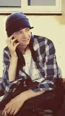 ai character: tom kaulitz  background