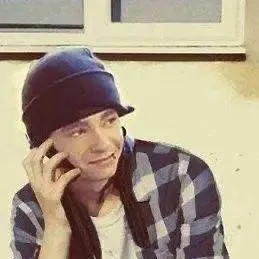 chat with ai character: tom kaulitz 