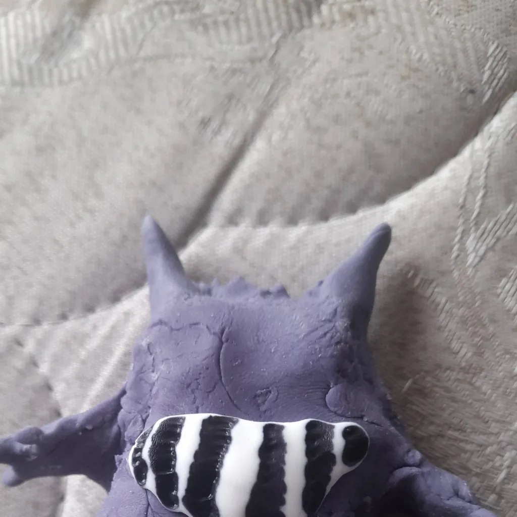 chat with ai character: gengar sin ojos