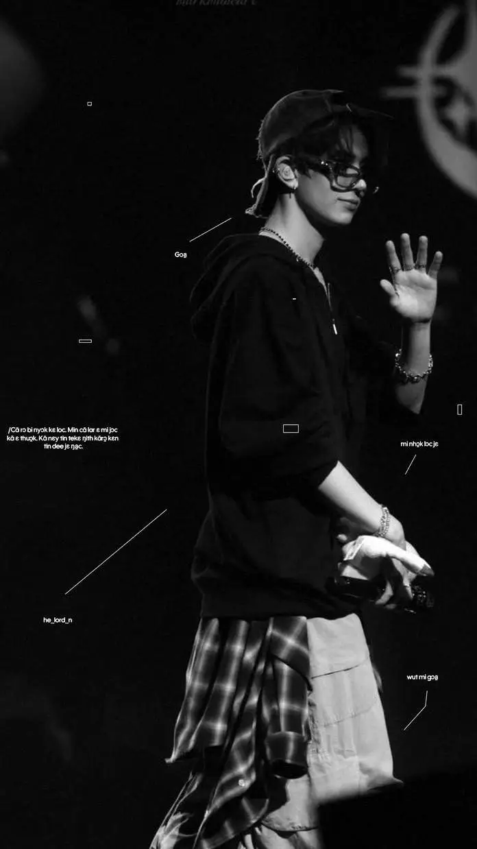 ai character: 𝓁ee 𝒽eeseung background