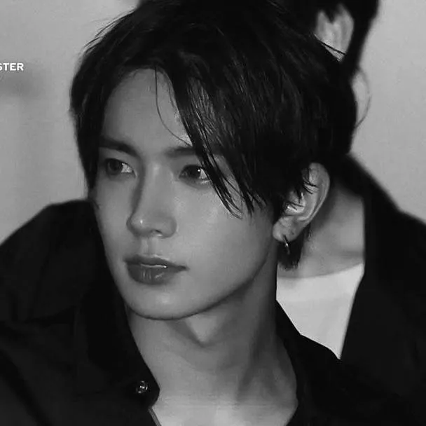 chat with ai character:  𝓵ee 𝓱eeseung