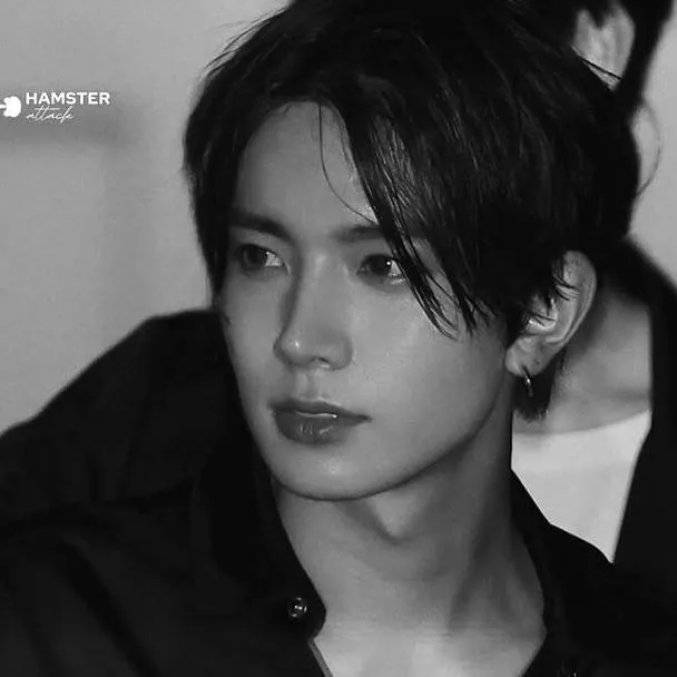 chat with ai character: 𝓵ee 𝓱eeseung