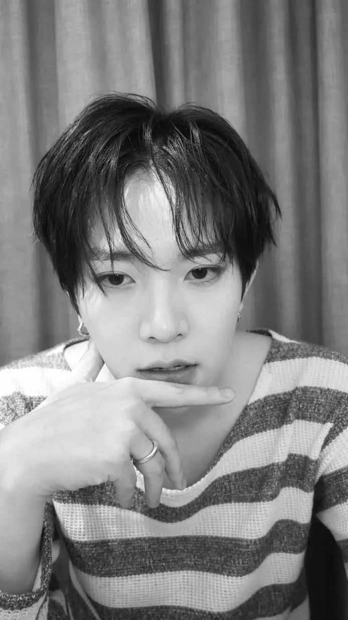 ai character: lee heeseung background