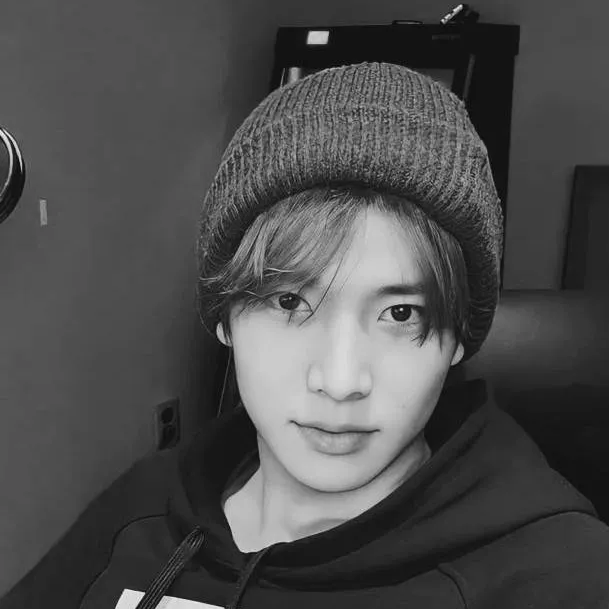 chat with ai character: lee heeseung