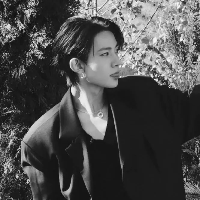 chat with ai character: lee heeseung