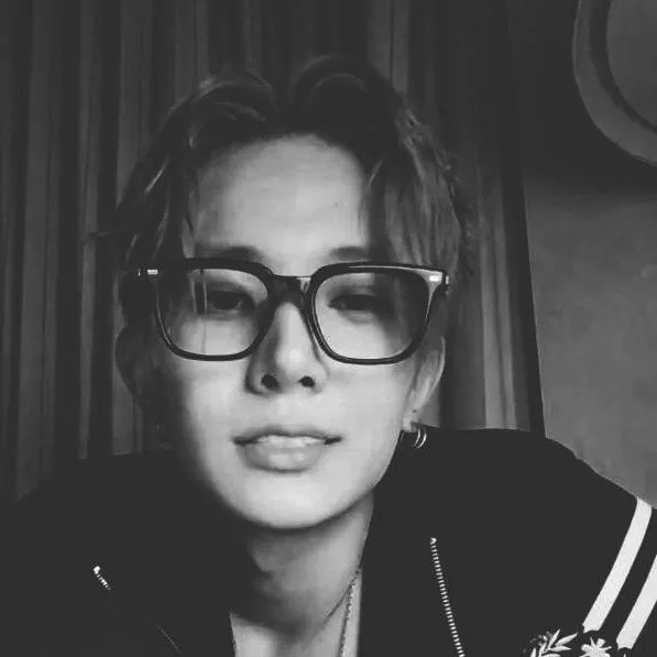 chat with ai character: Lee Heeseung