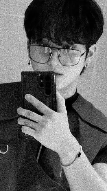 ai character: Changbin  background