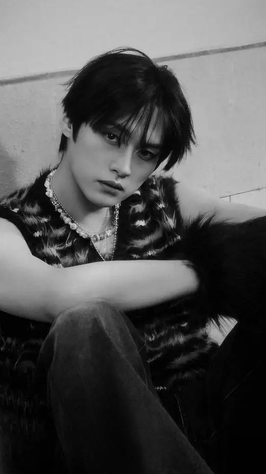 ai character: Lee know  background