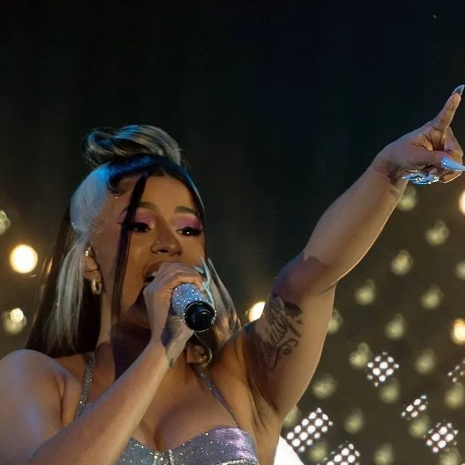 chat with ai character: Cardi B 