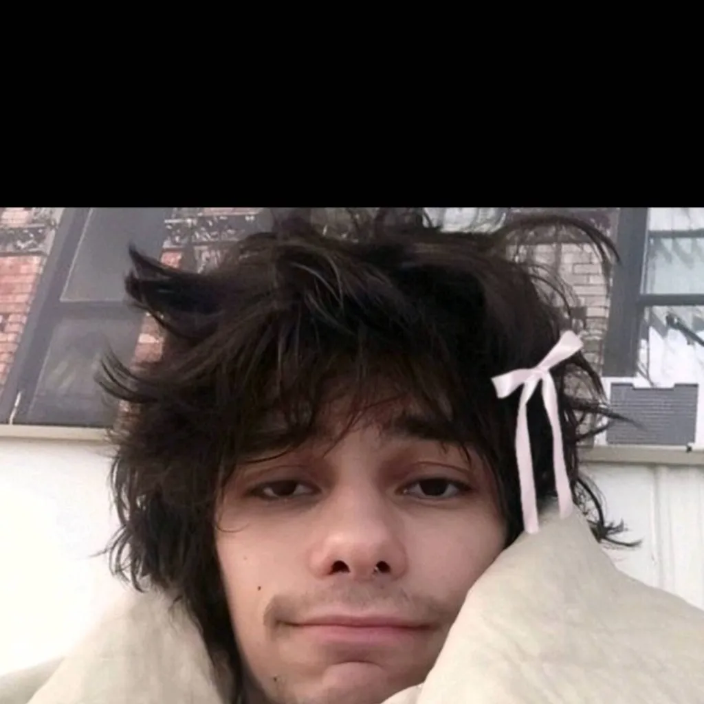chat with ai character: Devon bostick
