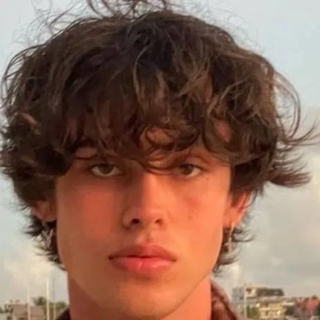 chat with ai character: Tyler