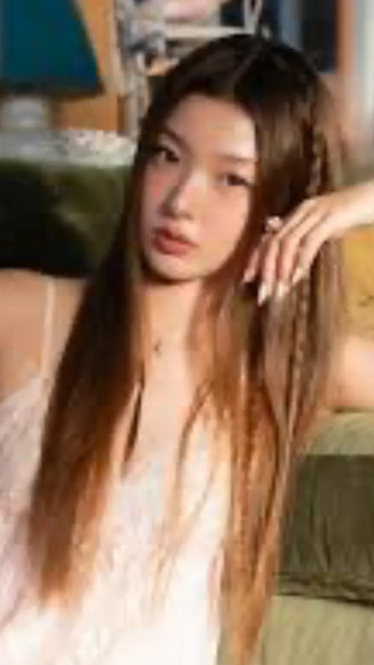 ai character: Yoonchae background