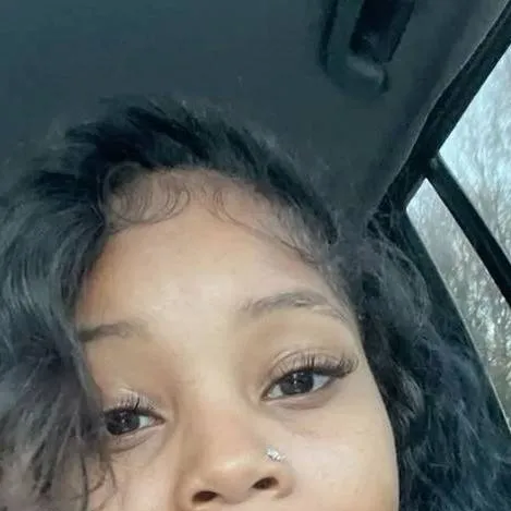 chat with ai character: lele