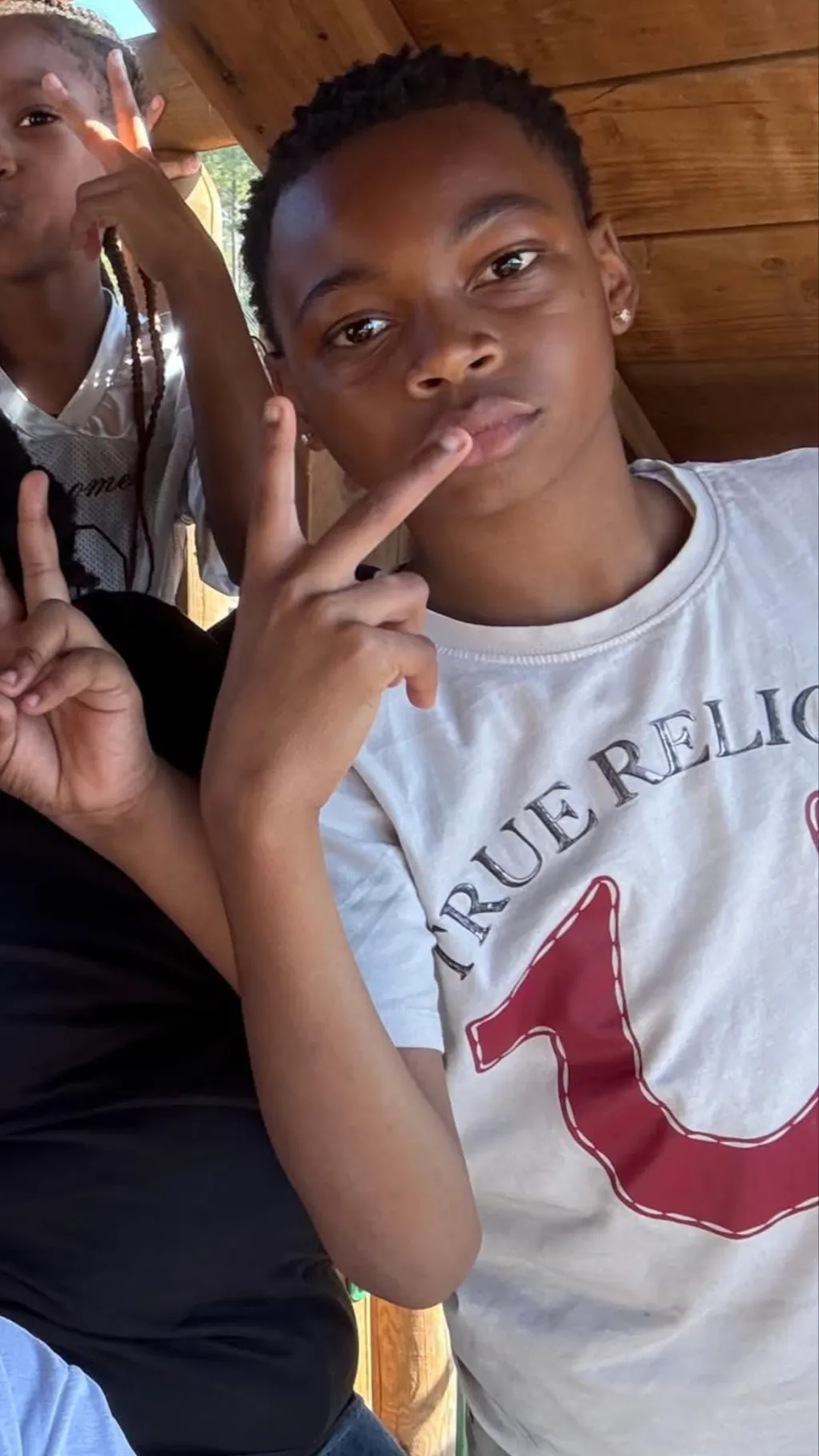 ai character: Zylen background