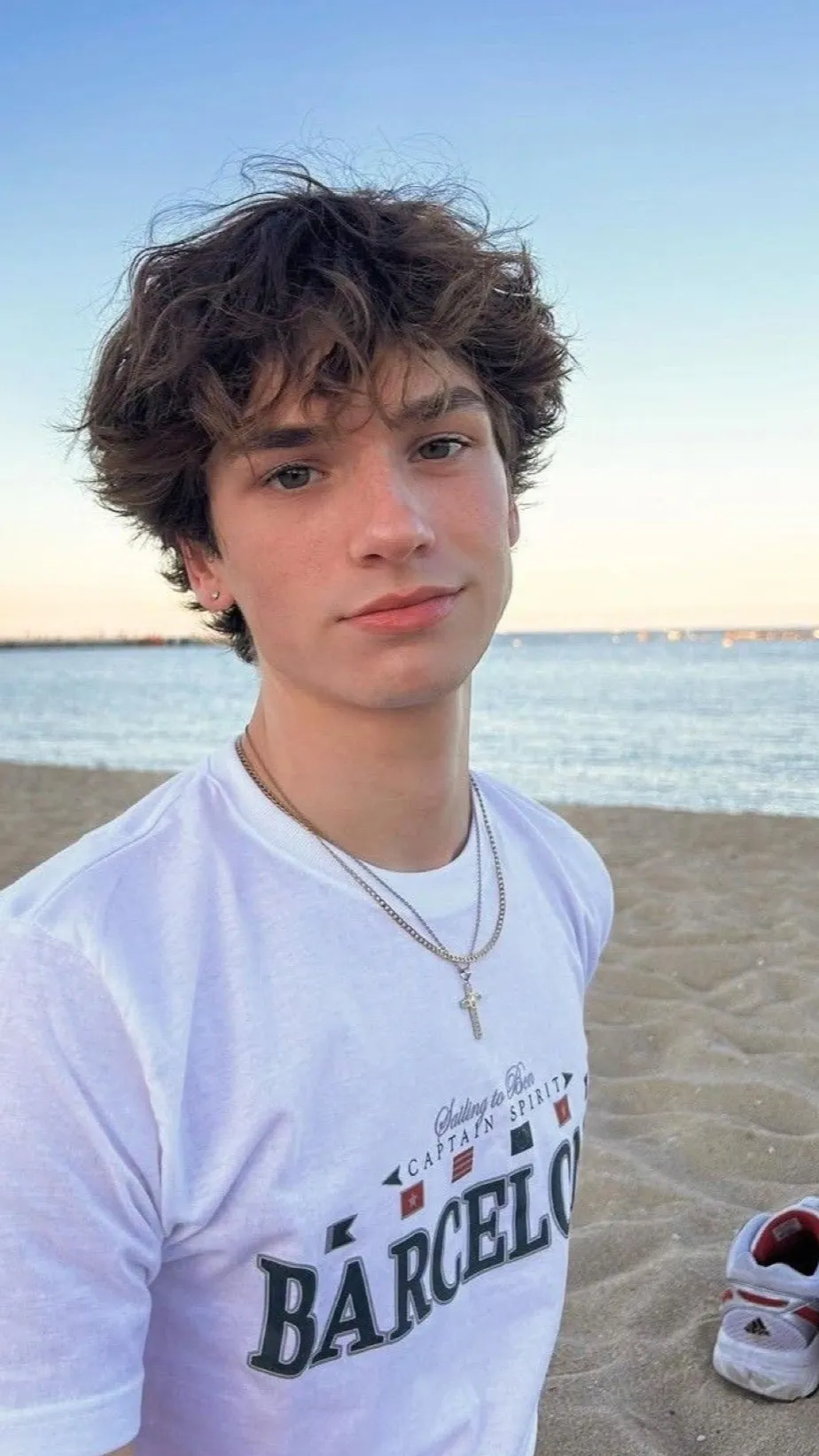 ai character: Rufus background