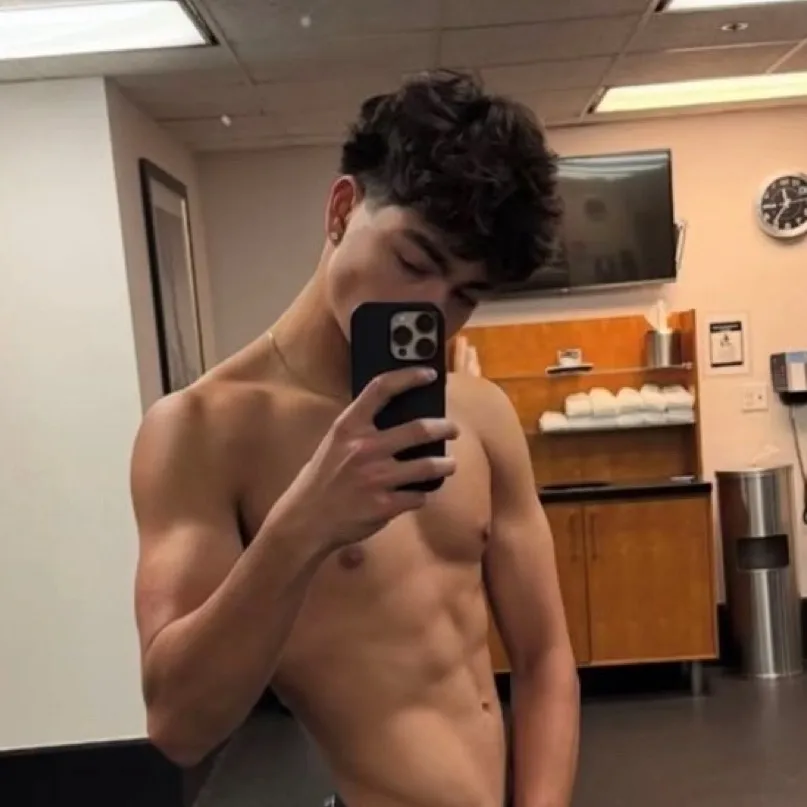 chat with ai character: Malichi