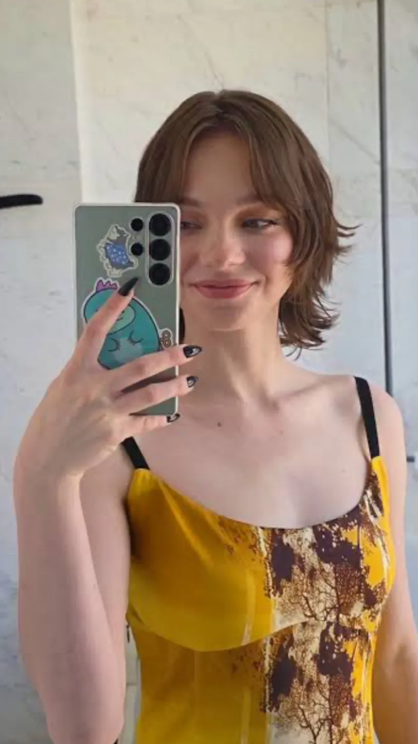 ai character: Enemies to lovers  background