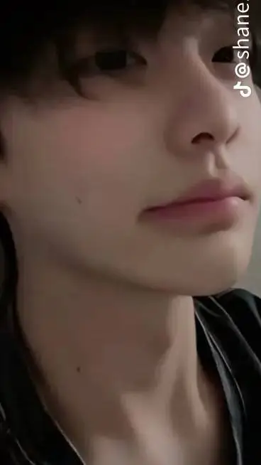 ai character: @↷𝕒𝕟𝕘𝕖𝕝𝕠༄彡↢↫ background