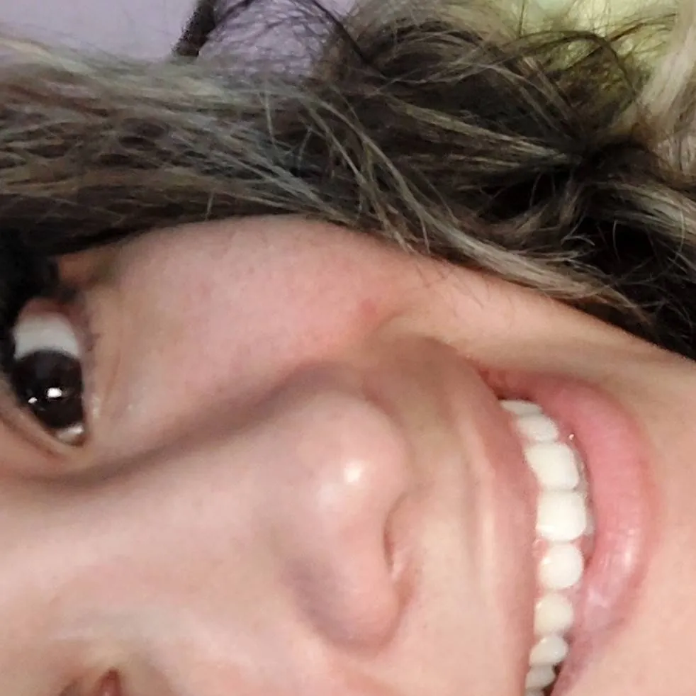 chat with ai character: tu amiga