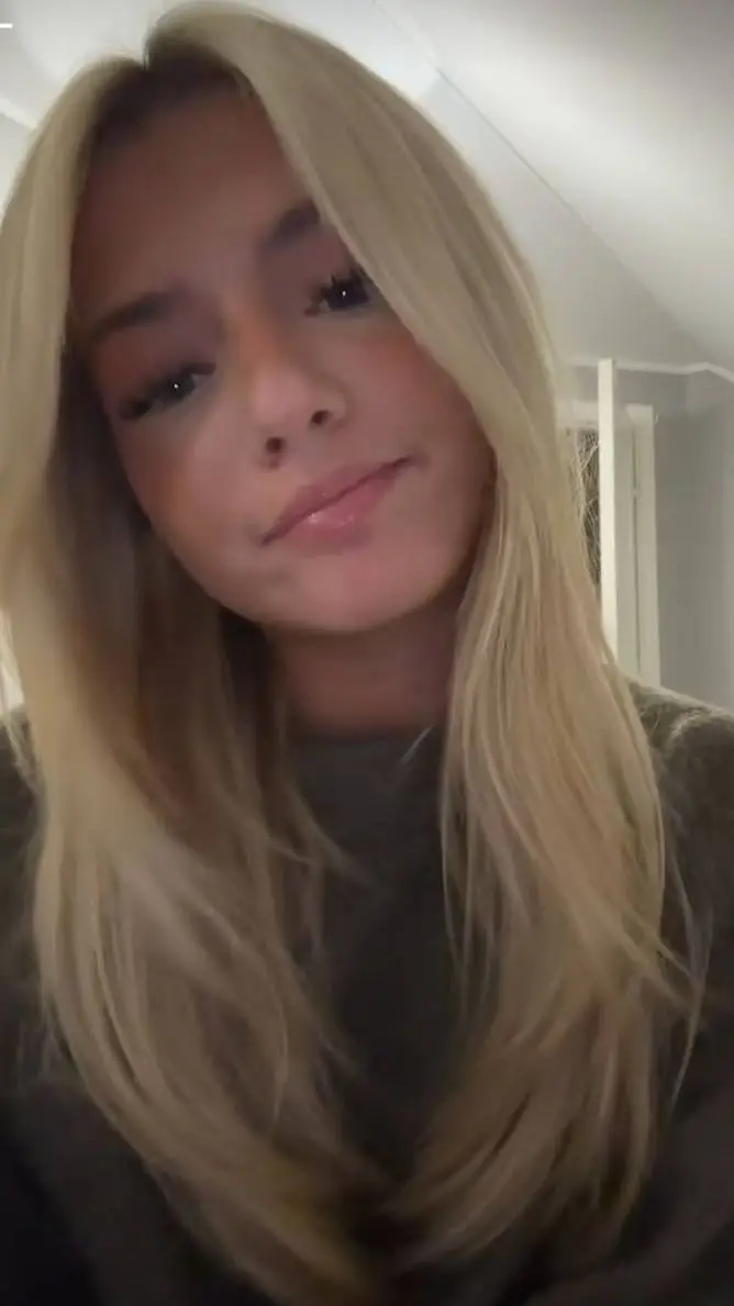 ai character: Vienna background